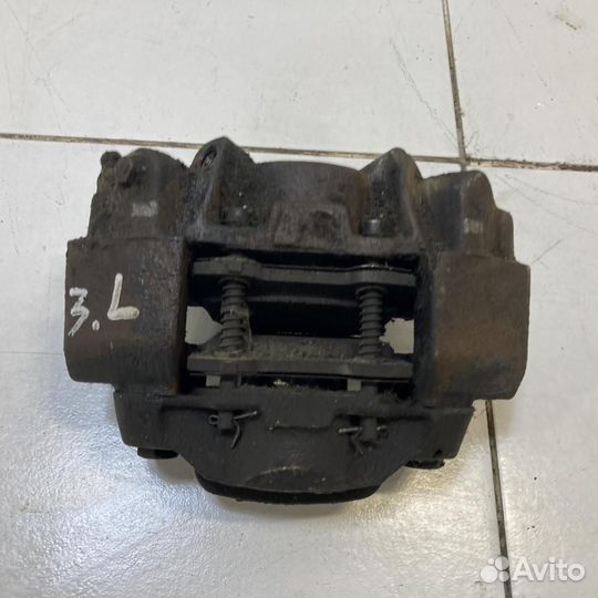 Суппорт задний левый Land Rover Defender 110 L316