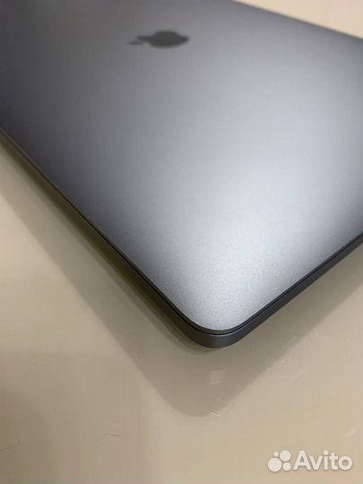 Macbook pro 2019 i7 16/512