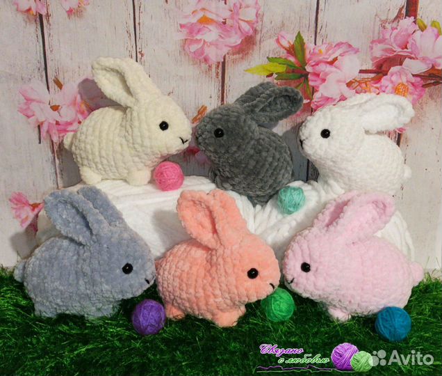 Вязаная игрушка Крольчонок