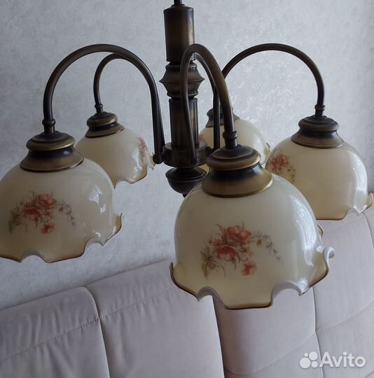 Продам люстру