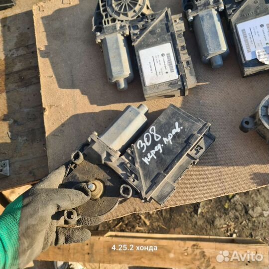 Моторчик перед правый Touareg cayenne