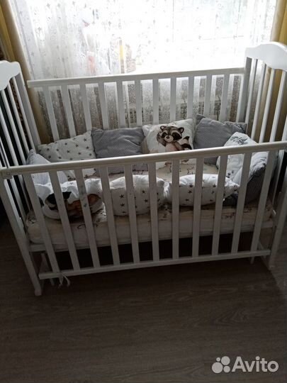 Детская кровать с маятником и матрасом бу