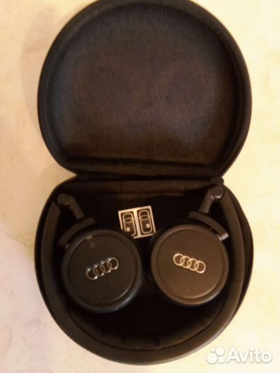 Беспроводные наушники Audi оригинал