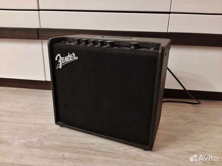 Гитарный комбоусилитель Fender Mustang lt25