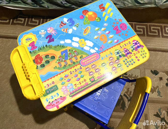 Детский стол со стулом