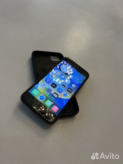 Телефон iPhone 8 64gb