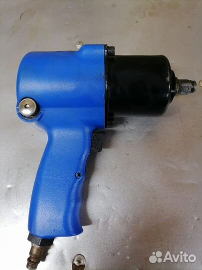 Гайковерт пневматический