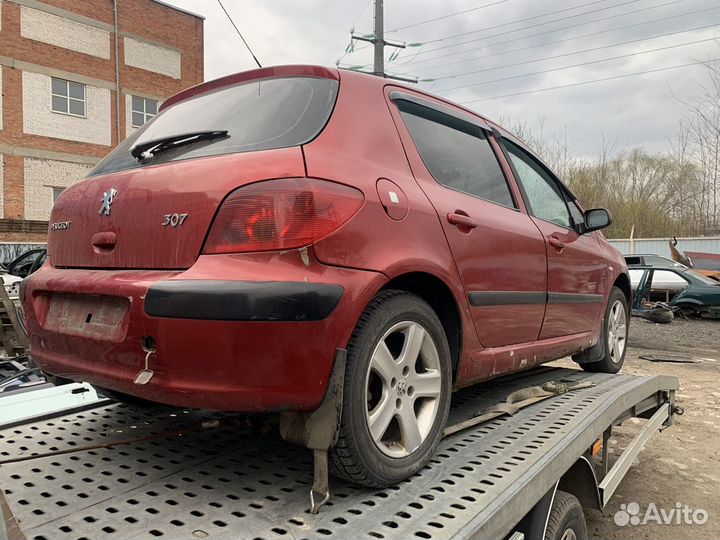Кузов по частям peugeot 307 2005 год