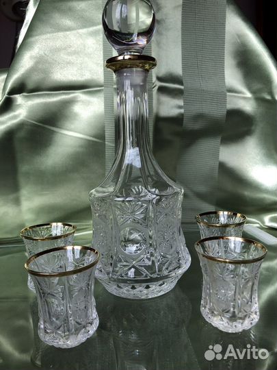 Хрустальные стопки (стаканы), графин