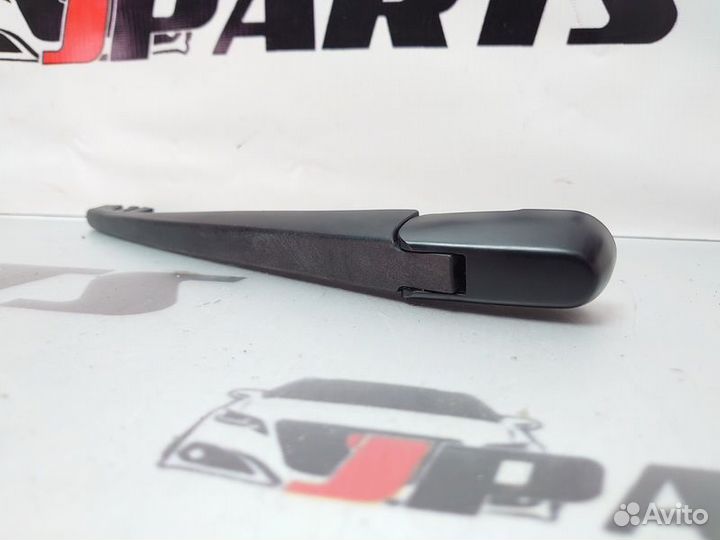 Поводок стеклоочистителя задний Mitsubishi Outland