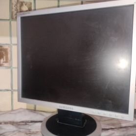 Монитор Samsung SyncMaster 740N