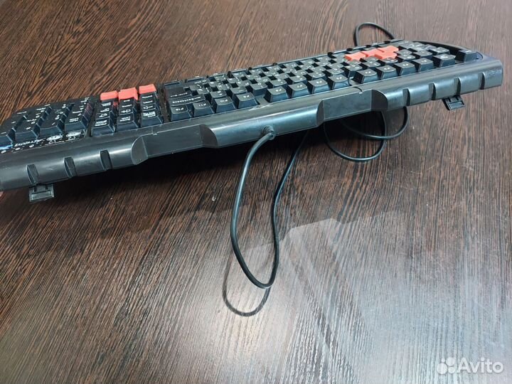 Игровая клавиатура и мышь