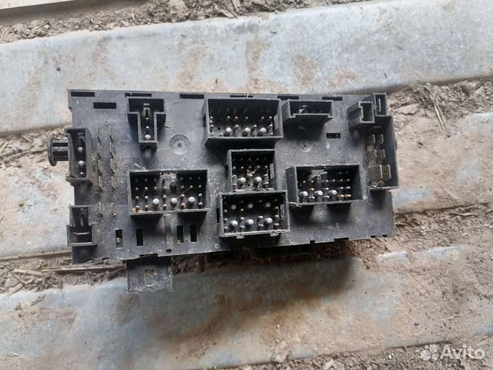 Блок предохранителей Opel Omega a