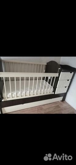 Детская кроватка трансформер с маятником