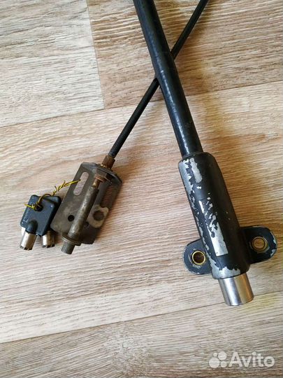 Замок капота