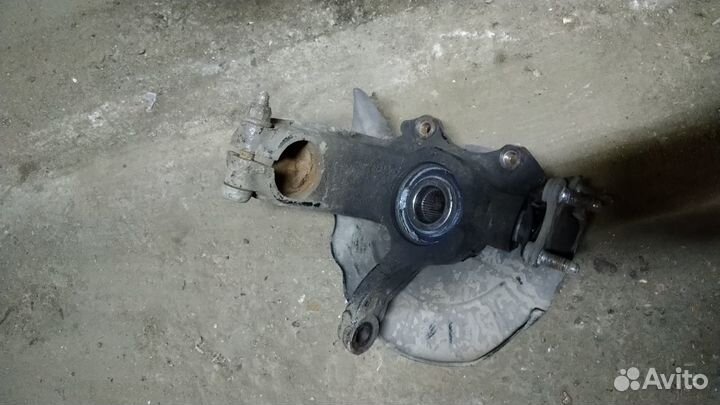 Кулак левый volkswagen polo 2014 год