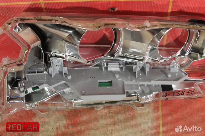 Стекло фары правой с дхо Toyota Land Cruiser 200