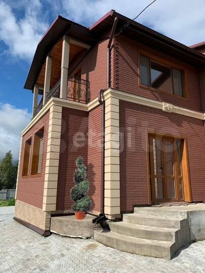 Коттедж 242 м² на участке 20 сот.