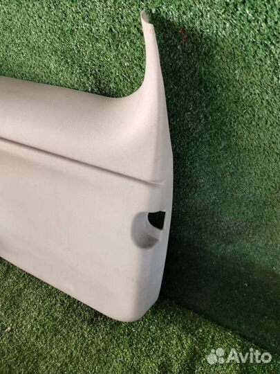 Обшивка двери багажника Chevrolet Trailblazer LL8