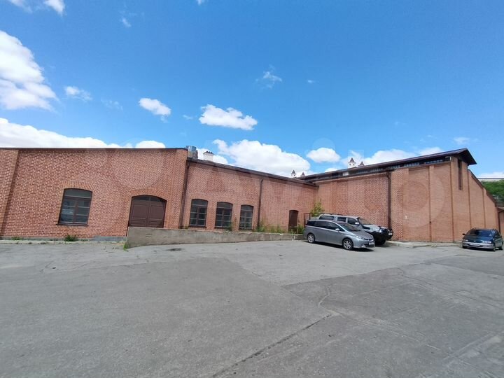 Здание, 2300 м²