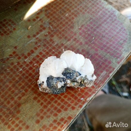 Камни и минералы коллекция