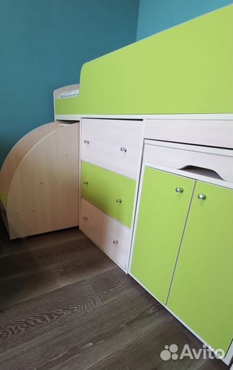 Кровать чердак со столом