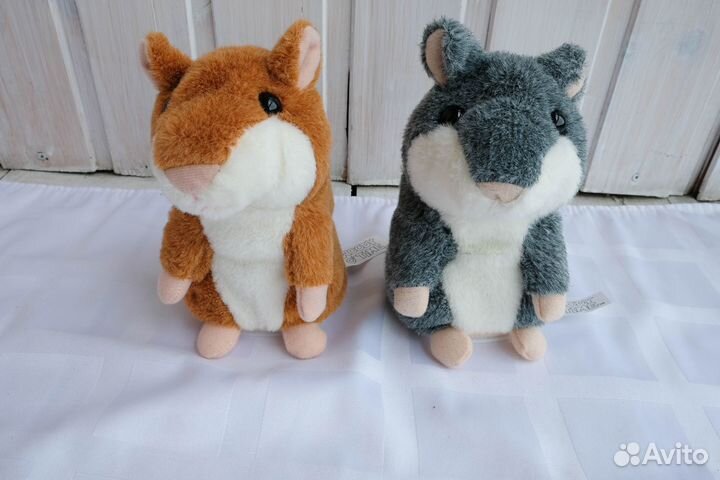 Небольшие мягкие игрушки, говорящие хомяки