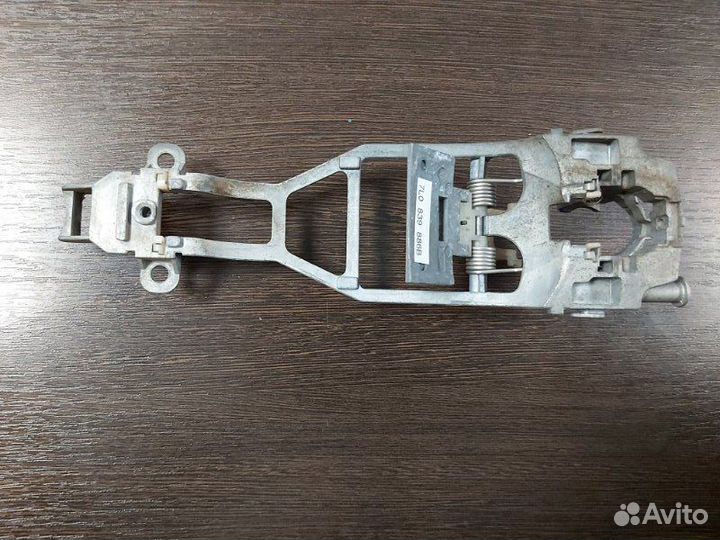 Ответная часть ручки двери задняя правая