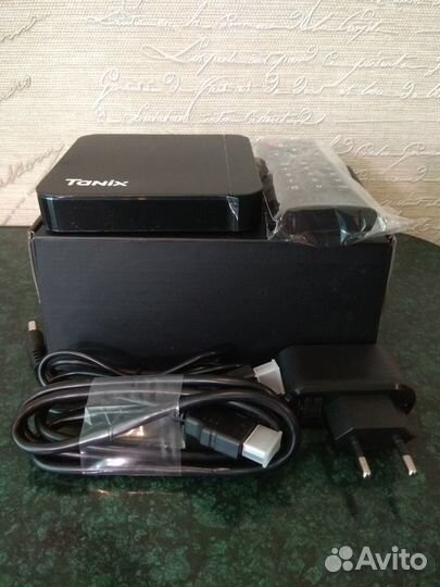 SMART TV приставка Tanix W2