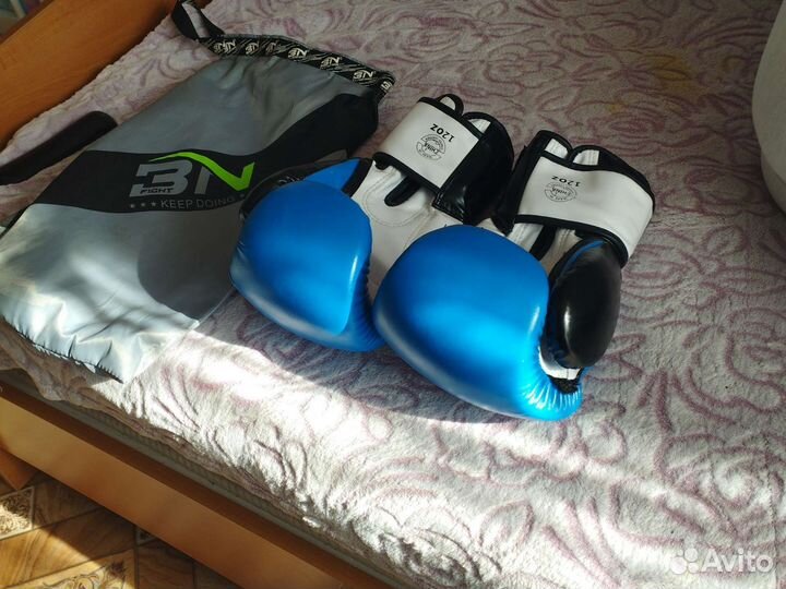 Боксерские перчатки 12 oz новые
