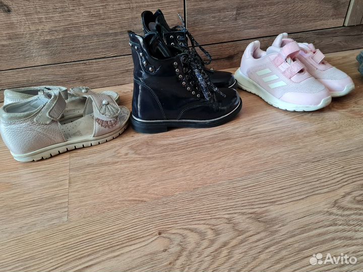 Продам обувь для девочки на р.27 одним лотом