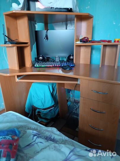 Компьютерный стол