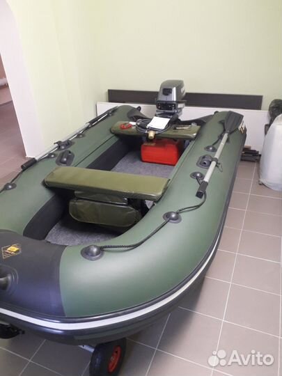 Лодка с мотором