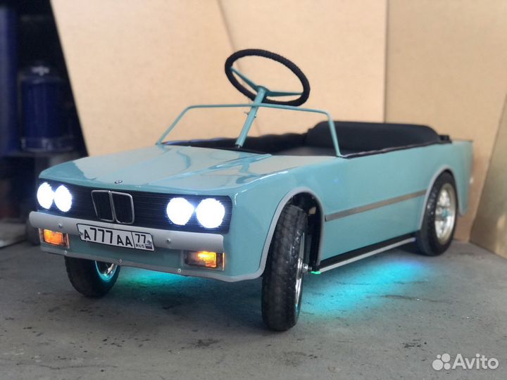 Детская педальная машина