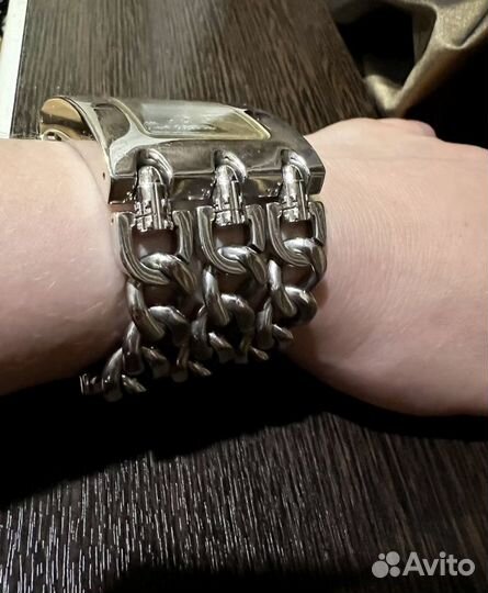 Часы guess