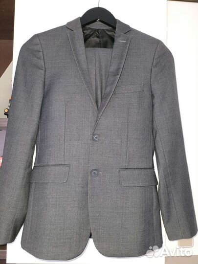 Продаю школьный костюм на мальчика рост 158-164