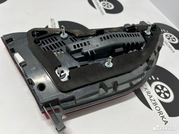 Фонарь в крышку багажника задний правый Bmw 730