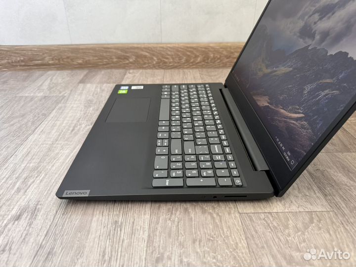 Lenovo S145 (Core i3-7020U/Nvidia мх110/DDR4 12Gb)