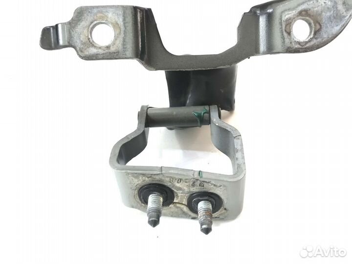 Петля багажника левая Audi A4 B7 Avant