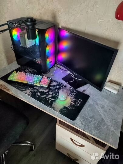 Продам компьютерный стол, школьный стол