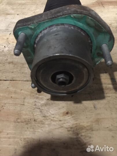 Стойка амортизатора задняя Land Rover Sport 2 рест