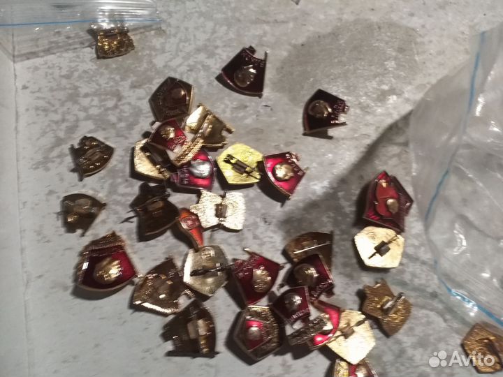 Комсомольский значок