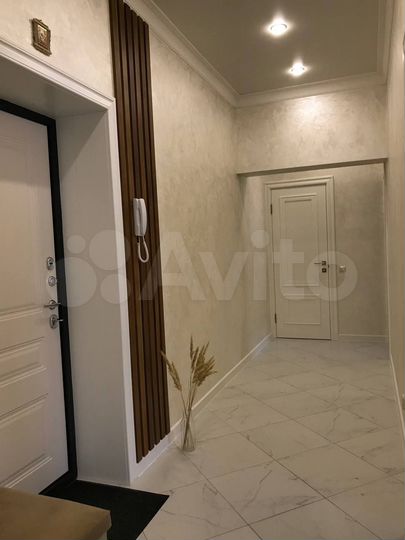 2-к. квартира, 80 м², 2/4 эт.