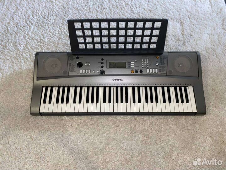 Синтезатор Yamaha PSR R300