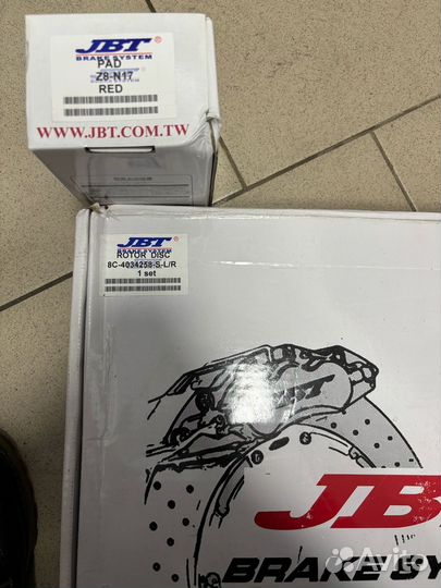 Тормозные диски и колодки JBT Lexus LX570