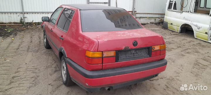 Volkswagen Vento 1.8 МТ, 1993, битый, 170 000 км