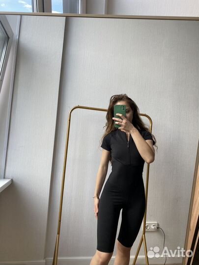 Спортивный комбинезон облегающий