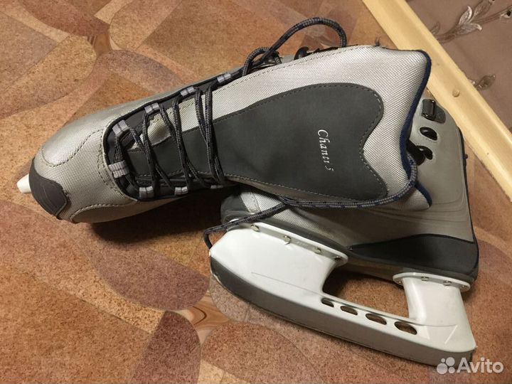 Хоккейные коньки CCM, размер 7 (39)