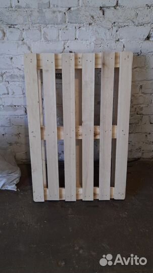 Новые деревянные поддоны