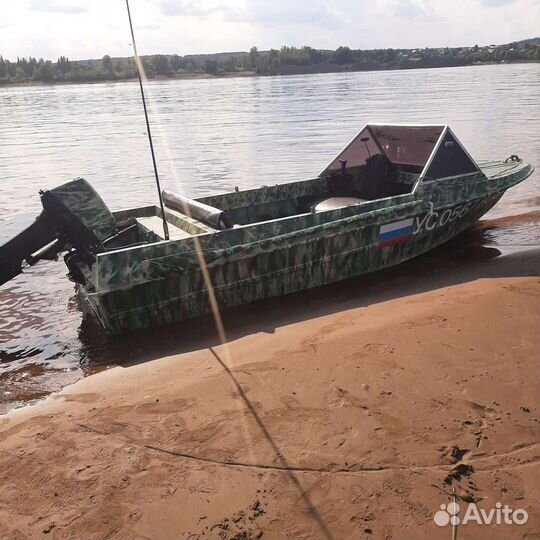 Лодка с мотором